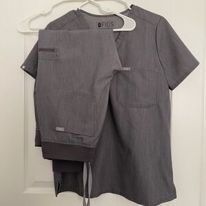 FIGS Small Catarina Top + Small Petite Zamora Jogger (Graphite)
